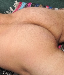 Kellan rubbelt sich zum Orgasmus Gay Porn 622386cd218da.jpg