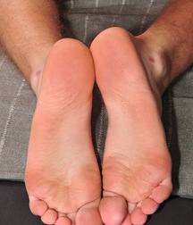 Kellan rubbelt sich zum Orgasmus Gay Porn 622387a9b0994.jpg