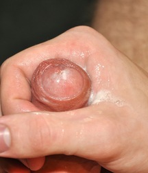 Kellan rubbelt sich zum Orgasmus Gay Porn 622389212b6e8.jpg