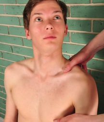 Heisse junge Männer bringen sich gegenseitig zu ejakulieren  623f38f24e467.jpg