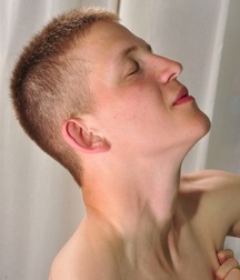 Heisse junge Männer bringen sich gegenseitig zu ejakulieren  623f39a74f8b8.jpg