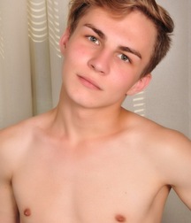 Rhett rubbelt sich und onaniert boys porn 625be46f066e9.jpg