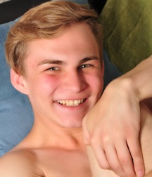 Rhett rubbelt sich und onaniert boys porn 625be682dfe2f.jpg