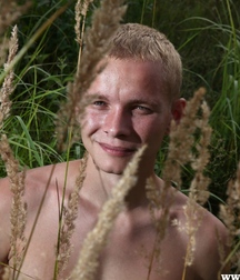 Feliks zeigt wie man richtig masturbiert gay porn 625bf2635fb2f.jpg
