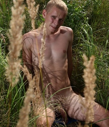 Feliks zeigt wie man richtig masturbiert gay porn 625bf29026d0f.jpg