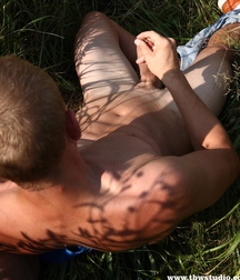 Feliks zeigt wie man richtig masturbiert gay porn 625bf3b2be790.jpg