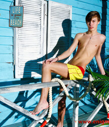 Nicolas hat Druck Boys Porn Beach House 62780e27c8229.jpg