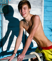 Nicolas hat Druck Boys Porn Beach House 62780e3c73c94.jpg