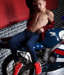 Vadim und sein heisser Penis Boys Porn 62b9f4eb388a8.jpg