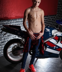 Vadim und sein heisser Penis Boys Porn 62b9f5269693e.jpg