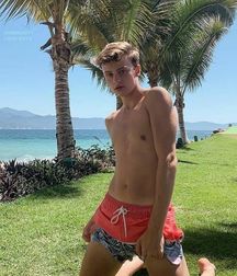 Boys in Swim Briefs 5d8cd4666f744.jpg