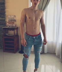 Sexy In Jeans 5d938fdba0293.jpg