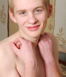 sexy blond 2 5c7c45820c454.jpg