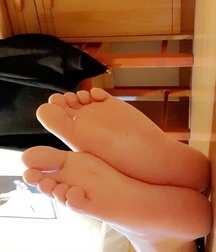 Cute feet and socks 5e2f0af82b526.jpg