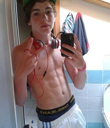 Guess what more hot guys 5c9d13a071595.jpeg