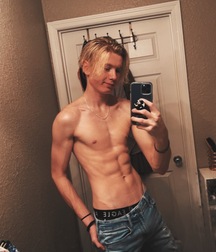 Hot Blonde Evan Wade @itsevanwade 31 gay porn tube 6028008878e57.jpeg