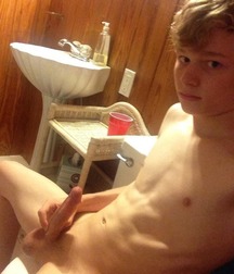 It's Friday Boys 260221 0050 101 gay porn tube selfie 6038456a6b4e4.jpeg