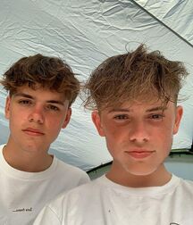 It's Friday Boys 260221 0050 101 gay porn tube selfie 6038458820d14.jpeg
