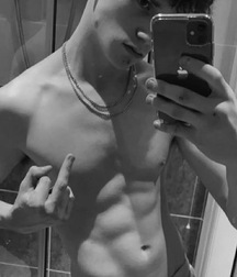 It's Friday Boys 260221 0050 101 gay porn tube selfie 60384590a24e3.jpeg