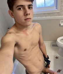 It's Friday Boys 260221 0050 101 gay porn tube selfie 603845af76395.jpeg