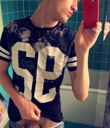 It's Friday Boys 260221 0050 101 gay porn tube selfie 603845fd80acf.jpeg