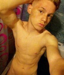 It's Friday Boys 260221 0050 101 gay porn tube selfie 6038463e611e5.jpeg