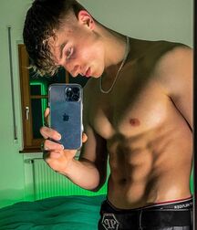 Sundays Selfie Day gay boys porn tube 