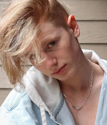 Hot blonde Evan Wade gay porn tube 