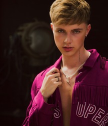 Cute British Popstar Hrvy straight boy tube