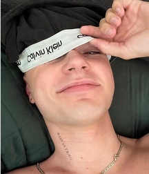 Pop Star HRVY Straight boys porn tube 35 60cdd9d47eb86.jpeg