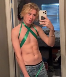 Early Christmas Present from Evan Wade gay porn 61ad2f3da01eb.jpeg