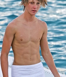 Shirtless  5ccbfca4cc25e.jpeg