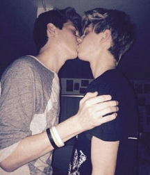 Kissing  5cda8eff407fd.jpeg