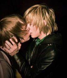 Kissing  5cda8f00969da.jpeg