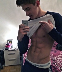 Selfies  5ce3a73cd170e.jpeg