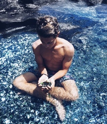 Shirtless  5d37fcd96a497.jpeg