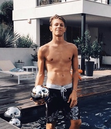 Shirtless  5d37fcdb909fa.jpeg
