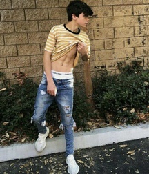 Shirtless  5d37fcdf338a9.jpeg