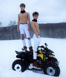 More boys  5d9731057f16e.jpeg