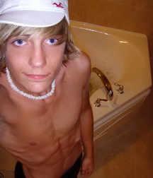 Cute Twinks 003 5ca11f11e6fa3.jpg