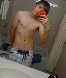 Hot Boys 18 5cccb94acc7c4.jpg