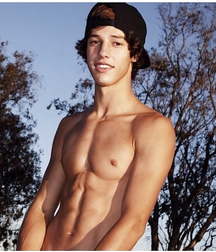 Hot Model 01 5d4886aa4f780.jpg