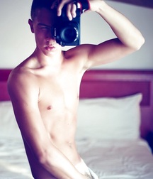 Hot Selfies 001 5dc1f207b61fa.jpg