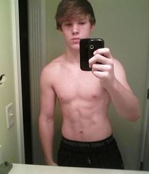 Hot Selfies 002 5dc1f7f6459b1.jpg