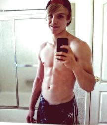 Hot Selfies 002 5dc1f832f290d.jpg