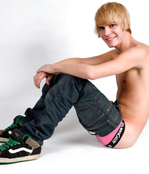 Just Boys 274 5dd1a7f7f0e3a.jpg