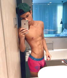 Just Boys 536 5df1f219eb8a8.jpg