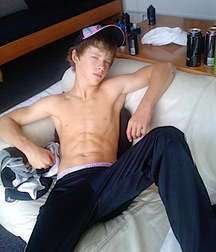 Twinks Gay Tube Just Boys 1503 5eac9c685f8d2.jpg