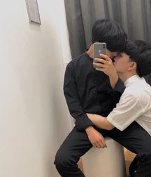 That kiss! 5c8e5b3f5a38b.jpg