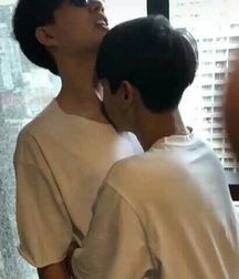 That kiss! 5c8e5b407066f.jpg